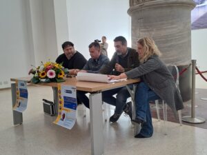 Brindisi, inaugurata a Palazzo Nervegna la mostra storico-fotografica ‘Romeo Tepore: una vita dedicata a Brindisi in bicicletta’ aperta fino al 30 novembre