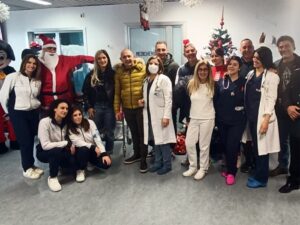 Brindisi, doni sportivi ai bambini del Reparto Pediatria del ‘Perrino’: iniziativa solidale del maestro Carmine Iaia e le Società dell’ASCR ‘Uniti per lo Sport’