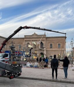 Festa dell’Immacolata a Fasano, Piazza Ciaia si illumina con l’accensione dell’albero di Natale