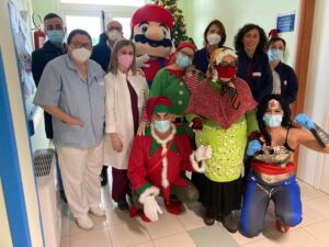 Francavilla Fontana, Tommaso Gioia porta momenti di felicità nel reparto di Pediatria dell’Ospedale con la Befana e doni per i piccoli pazienti