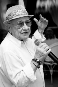 Ostuni, addio al noto cantante Piero Rapanà