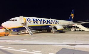 Volo Ryanair Pisa-Brindisi arriva 4 ore di ritardo, 250 euro rimborso
